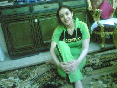 ‏‏انا كالنخيل لا تهزني عواصف الناظرين ولا تكسرني أحجار الحاقدين