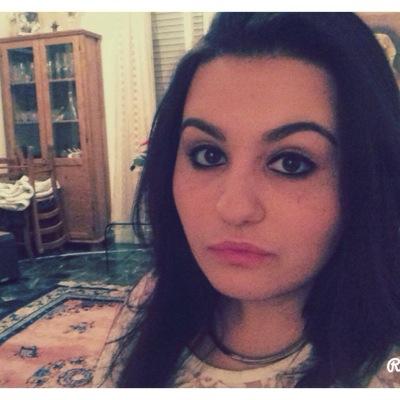 Vivo per il cinema e per le serie tv, sono un'attrice di teatro che sogna di diventare qualcosa di grande ❤️