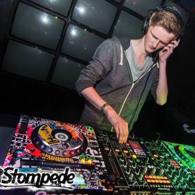 Harder styles DJ. Formula 1 E-Sports Racer. Twitch streamer & producer. https://t.co/ISp8PCmYbV // https://t.co/Z5kazChDWf