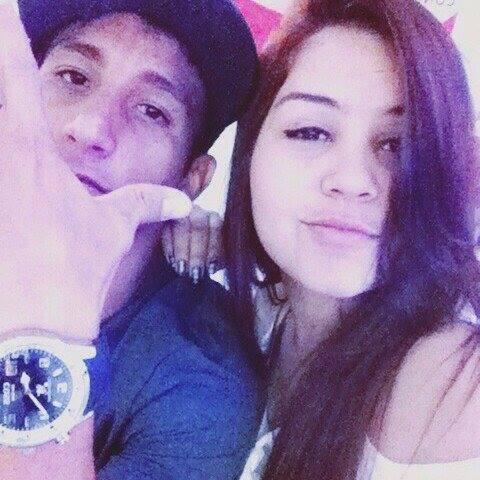 Me ama, me cuida, me protege, me guarda, me faz sorrir, me faz cantar, ja me fez chorar, mas tambem me fez amar, te amo minha plincesa fá. Ps: @1potedenutella