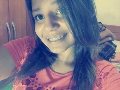 Ninguém vive minha Vida...Ninguém chora minhas Lagrimas...Então não Me julgue e apenas fique na tua.