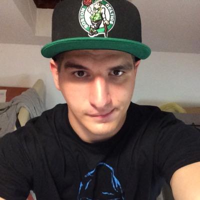 deXol12's profile picture. 30 | C++ Software engineer | NBA, NFL, F1, Cycling, Finance, Dividend | Celtics