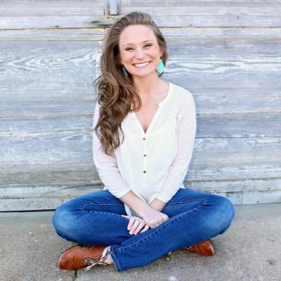 wifey to @fakejauber. singer. believer of Christ. family. tex-mex. skittles. displaced Texan living in Arkansas.