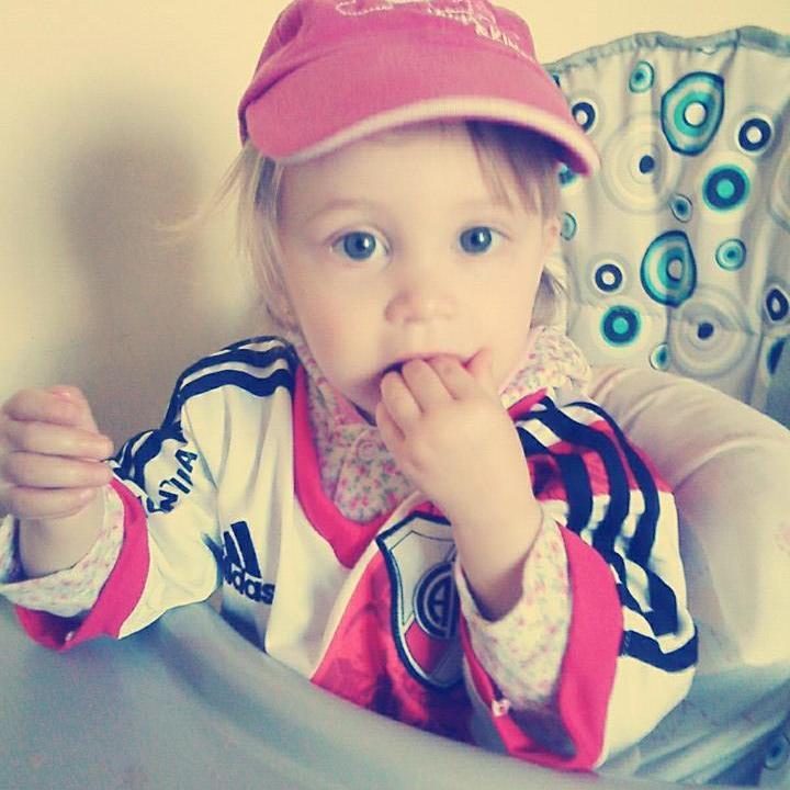 Soy fanatica de RiverPlate,ElProgreso y DeLa Argentina! Mi fans es el Kun Aguero! Me encanta salir con amigos/as!