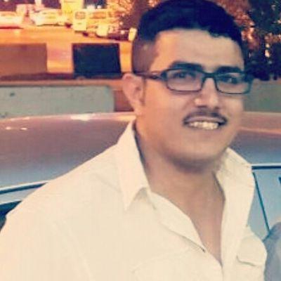 ‏وجودكم في حياتي ‹ ‏​يجعلني أخجل أن اتمنى شيئا آخر (متذوق للشعر واحياناً اعبر عن مشاعري بقلمي)