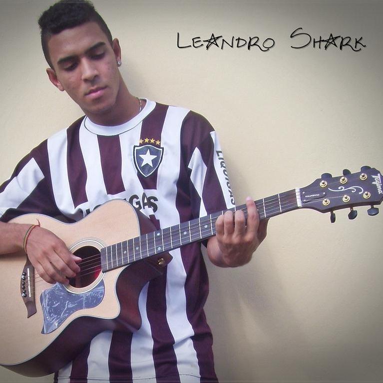 Cantor, violonista, guitarrista e compositor, nascido em São Gonçalo, tem seu estilo voltado para o POP/Rock, atualmente em projeto solo.