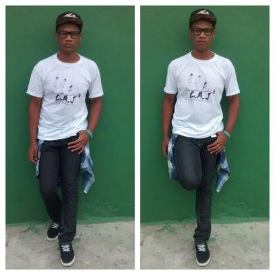 Sou o James 22kão.Tenho 19 anos, moro em Itaquera e sou um estudante que adora a Jesus.