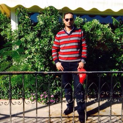وطني وإن جار عليّ عزيزٌ .... وأهلي وإن ضَنوا عليَ كرامُ