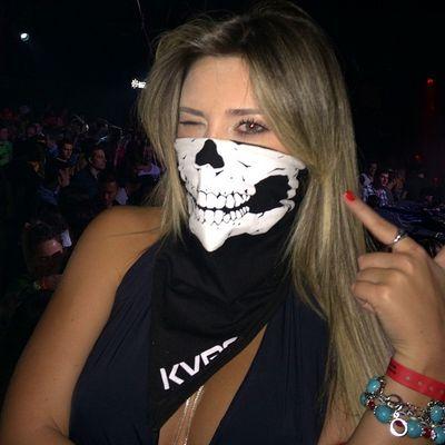 Aproveita, tudo vira passado então curte essa onda