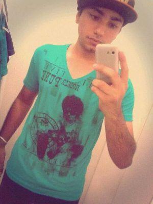 Prazer Henrique, 20 Anos, Love pc,skate,rock!
alegria, amigos,paz  musicas muitas musicas :D