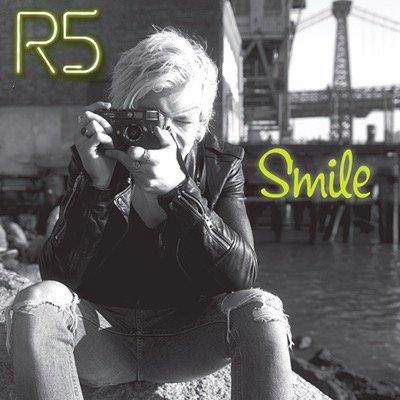 yo soy una niña que le gusta mucho la banda de r5 xq hay un chico que me gusta mucho que es rocky . Me gusta mucho el barcelona  NEYMAR TE AMO