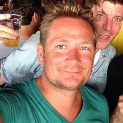 Getrouwd met Sproetje, vader van Doutzen, Venlonaer, overwon Marmotte 2x én 1 Marathon, Pimpelaer, Nibbit-fan, Afdelingshoofd gemeente Weert