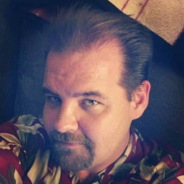 LuckyColumbia5's profile picture. Dewd