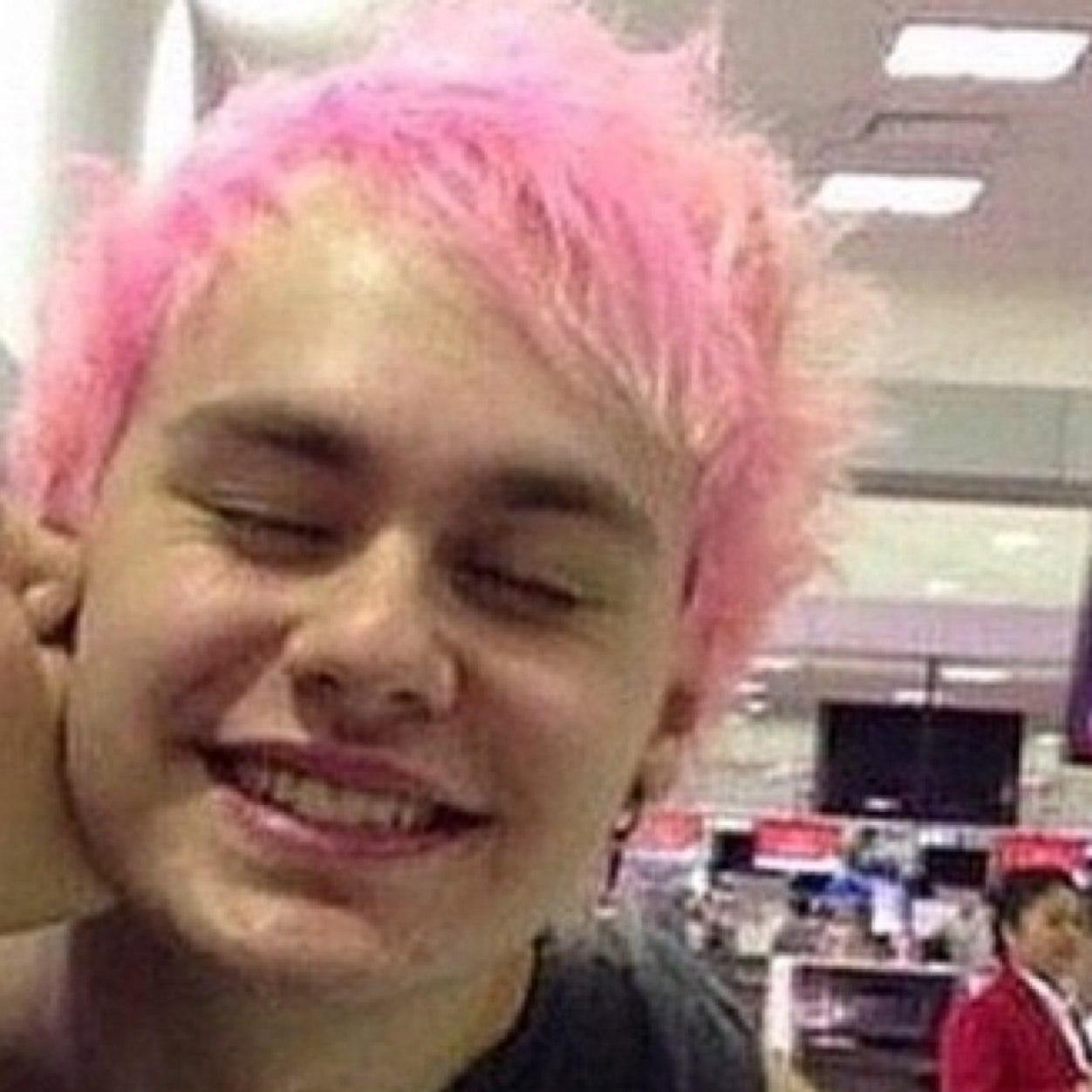 madisonholan's profile picture. 5SOSFam • Belieber