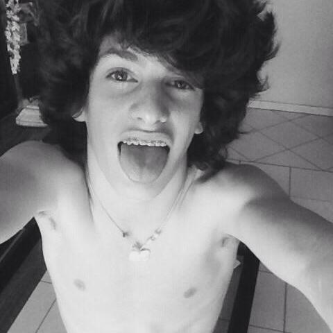 Ventos fortes me abalaram, mas me reestruturei outrora