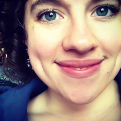 Art Director @HomeAdvisor. Happily married to hot nerd @Jacob_Wallace + momma to beautiful baby girl. Short statured and curly haired.