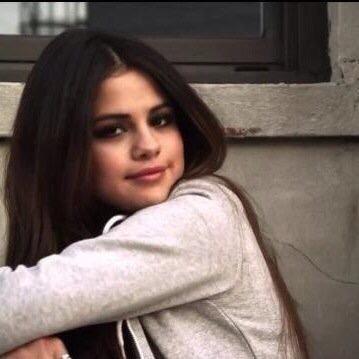 im selena and i like pie! :p