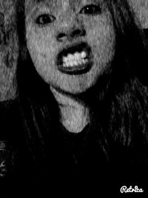 mi vida es la música! ♥ soy smiler forever! :3 Manten la cabeza siempre en alto que nadie te deribe.