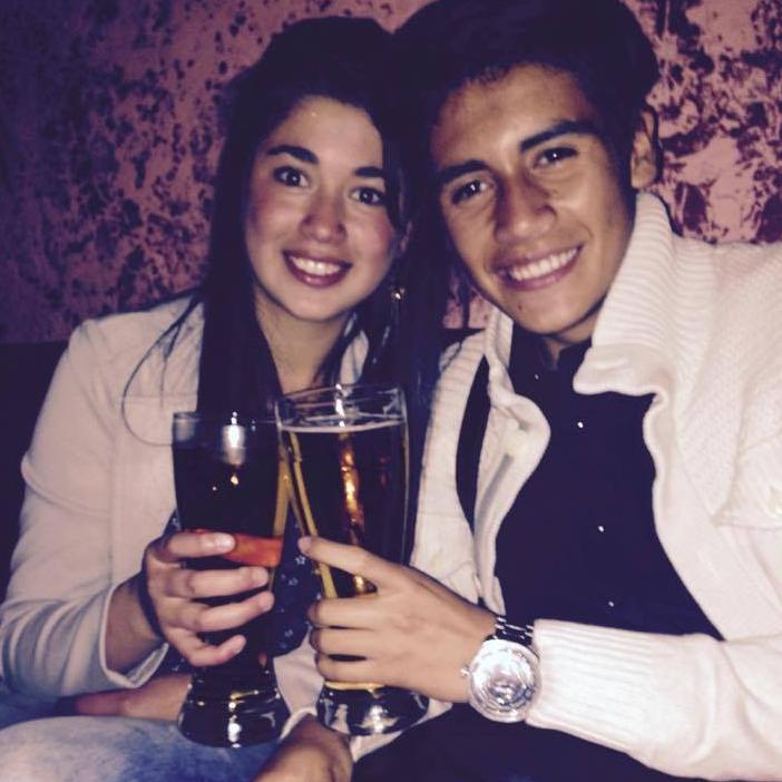 Vivimos en un país raro donde.
La clase obrera no tiene obras.
La clase media no tiene medios.
Y la clase alta no tiene clase.