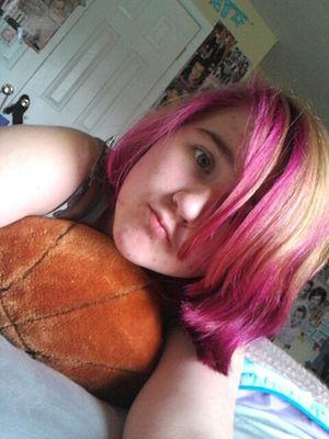 haleymock123's profile picture. adde me kik@ haleymock123