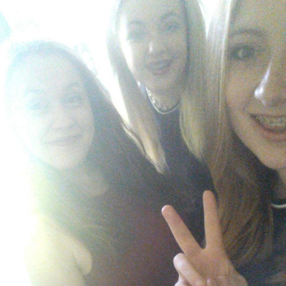 HannahR3332's profile picture. 17 years old.