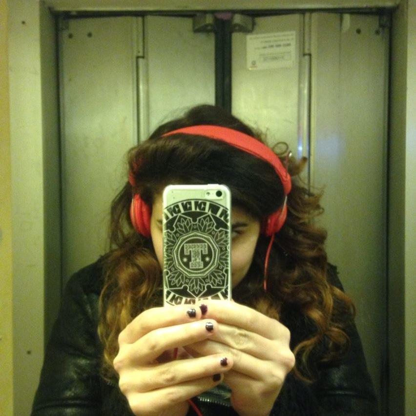 eli_moor's profile picture. Une fille de plus, et du rock n roll.
Voix et basse de Teleferik @musicteleferik fondatrice de l'asso L(G)BT+ Sawti
#Rockisalive #Arabedufutur #Arabiscool