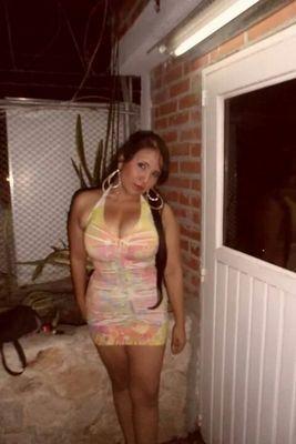 soy muy estrovertida amante a mi familia loca sonadora y romantica