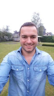 stefs_thoughts's profile picture. Nu even meer thuis te vinden dan ergens op kantoor; Tijdelijke bezigheden : beetje golfen, CV updaten, kids opvoeden,...