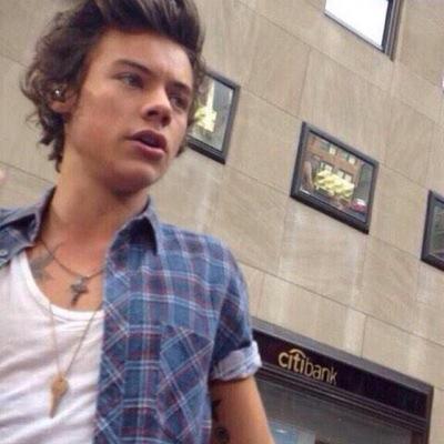 follow @ultrahes bc goal please :)