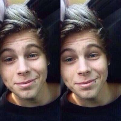 follow @tinyteenlarry and you will get a SOLO DM to Luke Hemmings !!