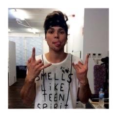 rt or fave link in bio please ily // free follow from @xpunklashtonx