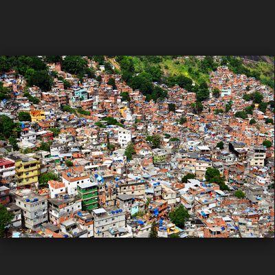 falando sobre favelas...e seguindo para ser SEGUIDO.