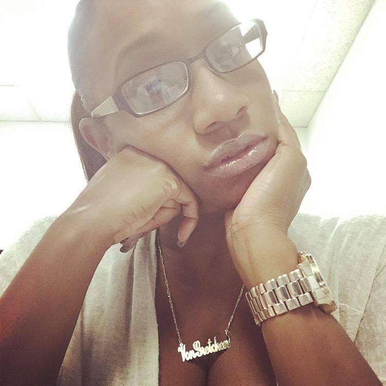 LOANME5DOLLAS's profile picture. GOD-FEARING, Que Pearl, OES, HBCU Alumna, Part-time Dominican, fake NFL Analyst 🤷🏽‍♀️ 

Instagram: @arayofsunshyn
SnapChat: @caramelsunshyn