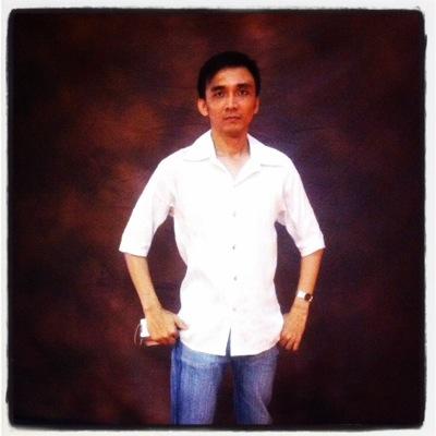 i'm a social media strategist and online media advertising expert.