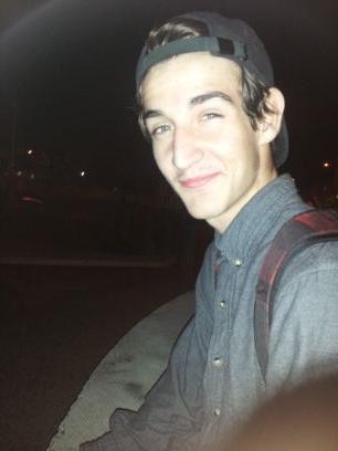 Brand0n_Br0wn_'s profile picture. Im a decent sniper I guess        Xbox360  Gt: Garummon   Follow me and help me achieve my dream.                                            Play with the best