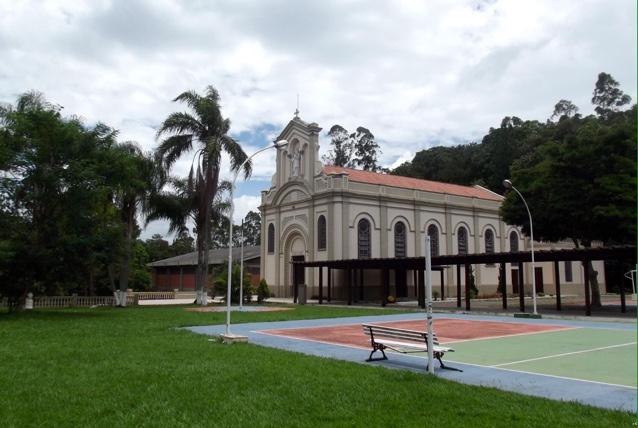 Sacerdote da Igreja Católica.Membro da comunidade Canção Nova. 
Escritor do livro Fortes na Tribulação.