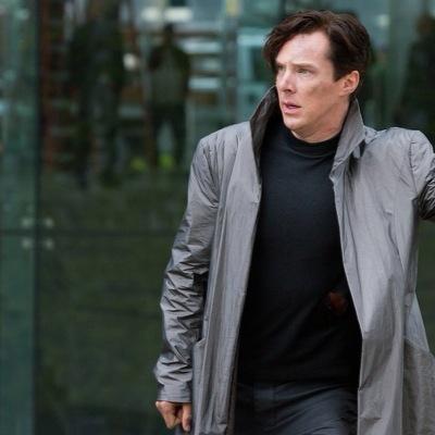 John Harrison es solo una cortina de humo para ocultar mi verdadera identidad. ¿Qué quién soy? Mi nombre es... Khan. «So, shall we begin?» [RP/FR].
