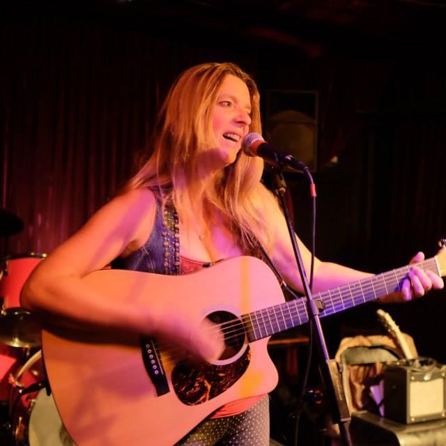 JuffrouwVogel's profile picture. singersongwriter