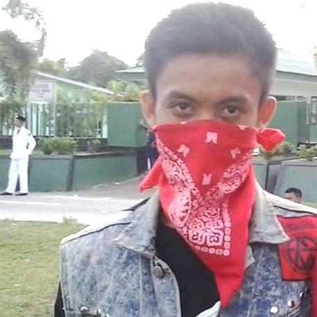 senior at F.D.A.I Community 
http://t.co/ClYTxiSKC0 or http://t.co/dQ1aWAotN5 come and join :D
Facebook

mention for follback :D