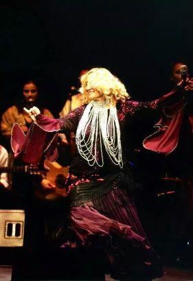 Twitter dedicado a @SaraSaeOficial :Soprano, cantante, compositora, profesora de danza oriental y coreógrafa. Todas sus novedades aquí! ;)