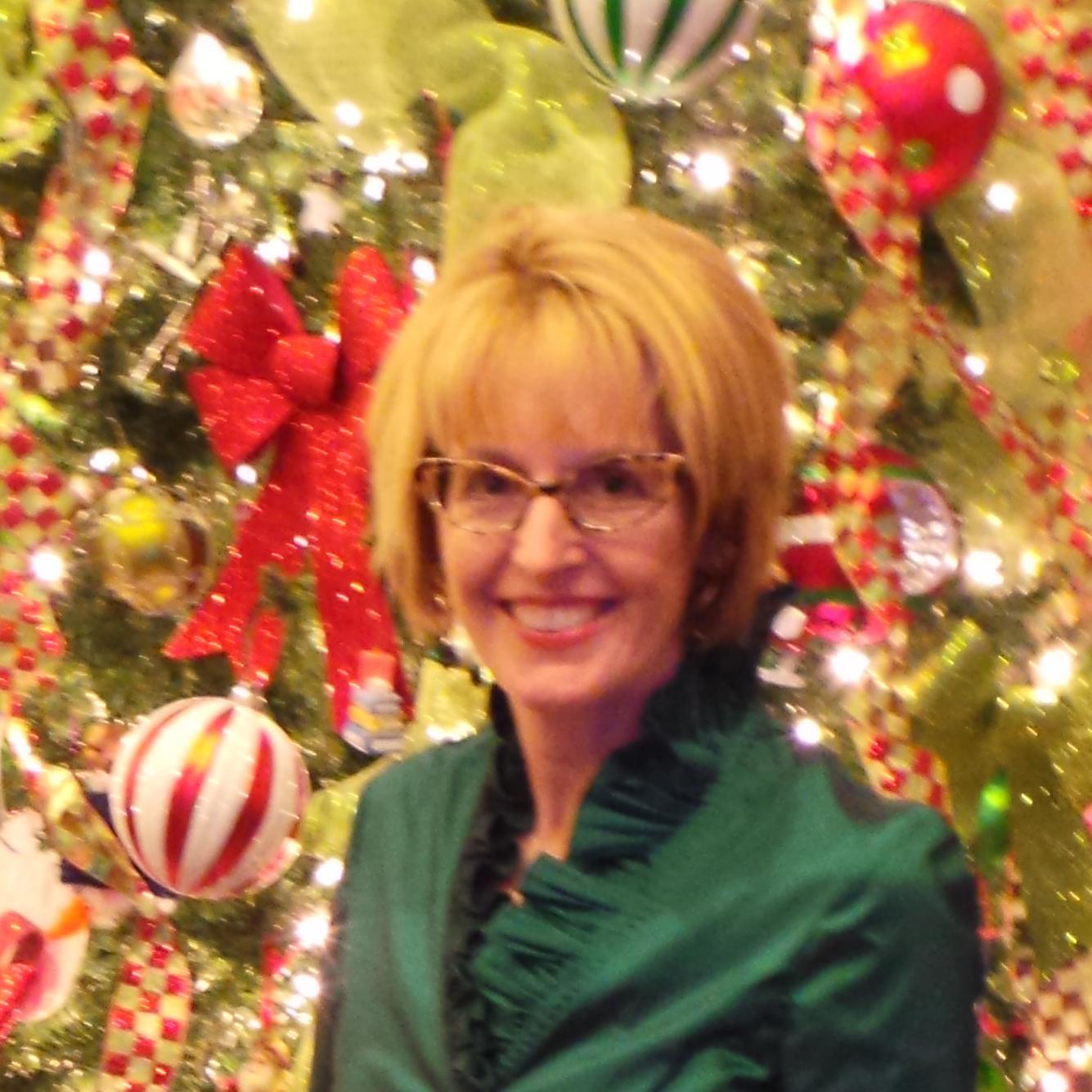 kelly_deushane's profile picture. Christmas decorator, Organizer, Blogger