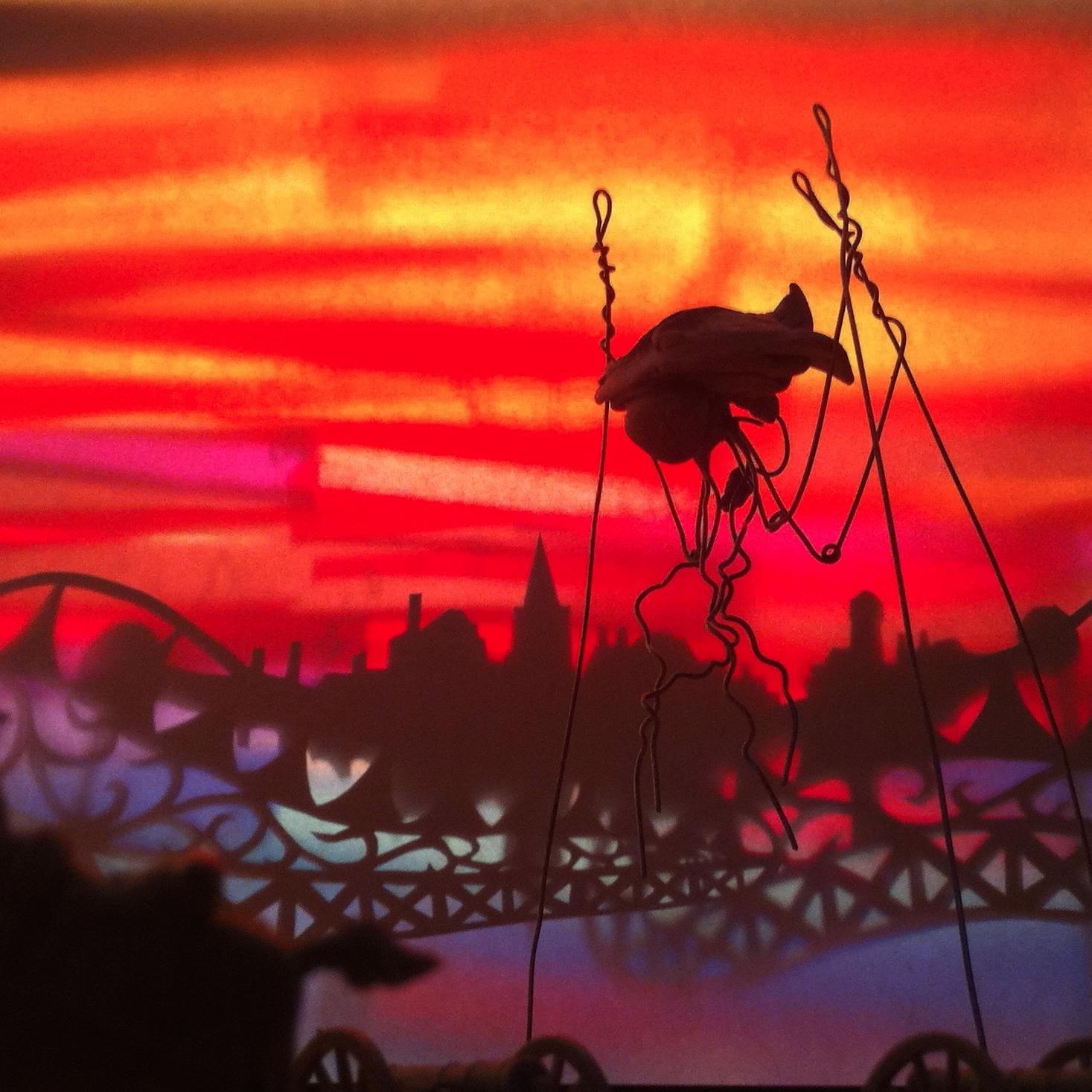 London based Lighting Designer and Theatre maker. Fascinated by the science of fiction.
