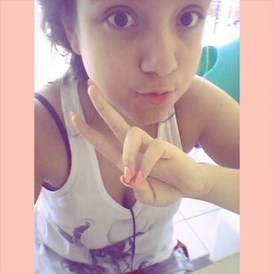 recém formada em psicologia,  tenho 22 anos de idade e apesar de ser psicóloga eu sou legal ;*
