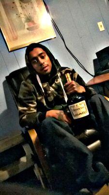 Name : twin Date of birth: 10/15/93 Race: black & hispanic 21 and doing big and better things , living this single life and doing well solo holla at me tho