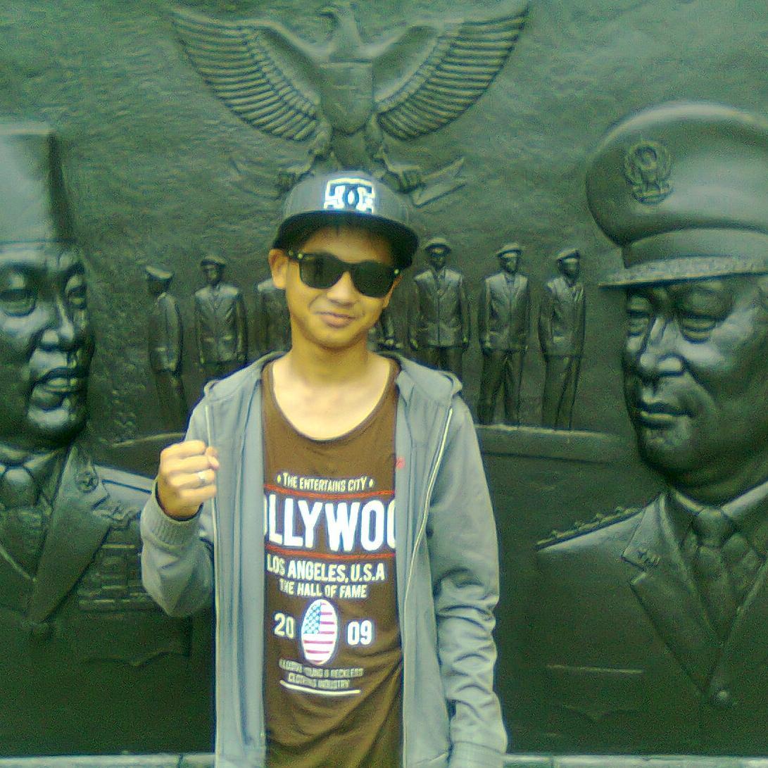 Wahyudi_jey_10's profile picture. Makes life meaningful and destroy all the hate, that's what should be done because you'll never walk alone