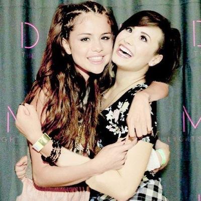 FREE FOLLOW!! follow @TeamOurDelena