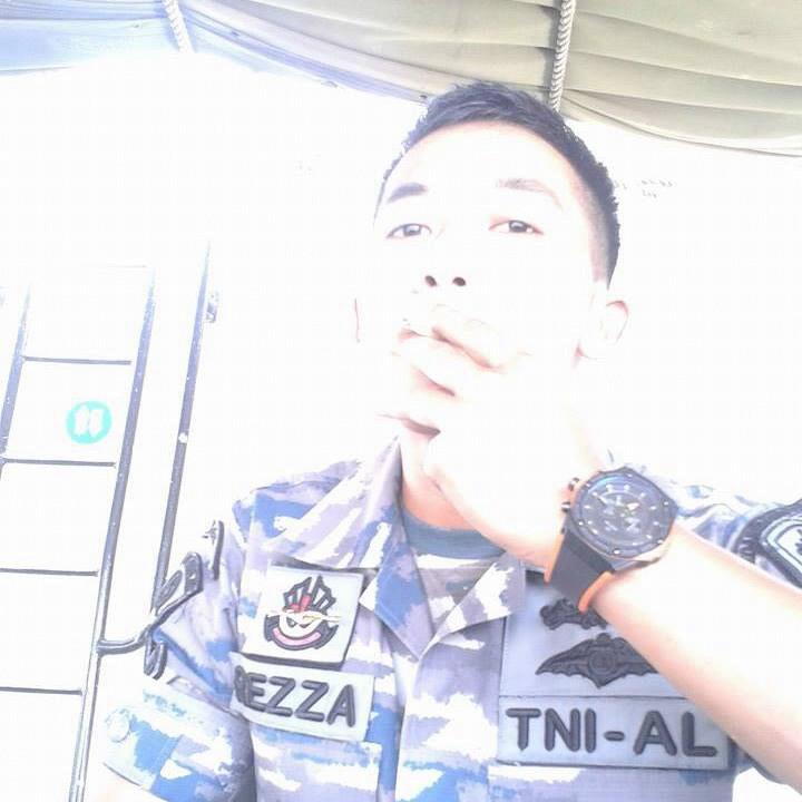 Jika aku mempunyai 2 pilihan yaitu kamu atau HIDUPKU maka aku memilih HIDUPKU dari pada kamu karna aku HIDUP untuk mencintaimu ,menyayangimu dan membahagiakanmu