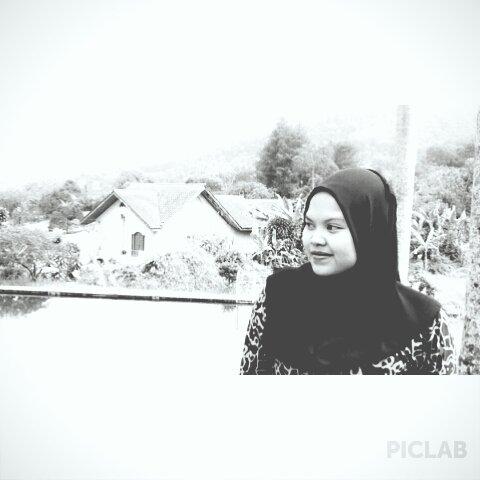 PARIS is the country of my dreams , i'll be there with someone who's been my soulmate .                       ♥