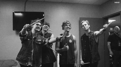 I love these 4 dork idiots who band