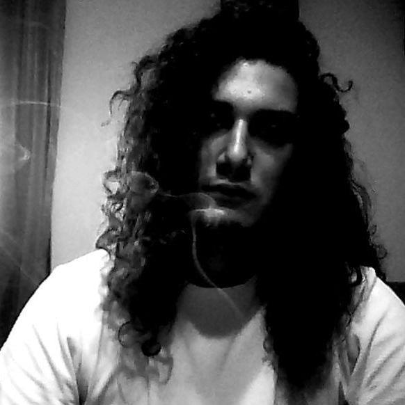 biografia?.....vediamo, provo a dirlo semplicemente cosi chi sono, IL TUTTO è IL NIENTE, dove dal niente può scaturire il TUTTO.